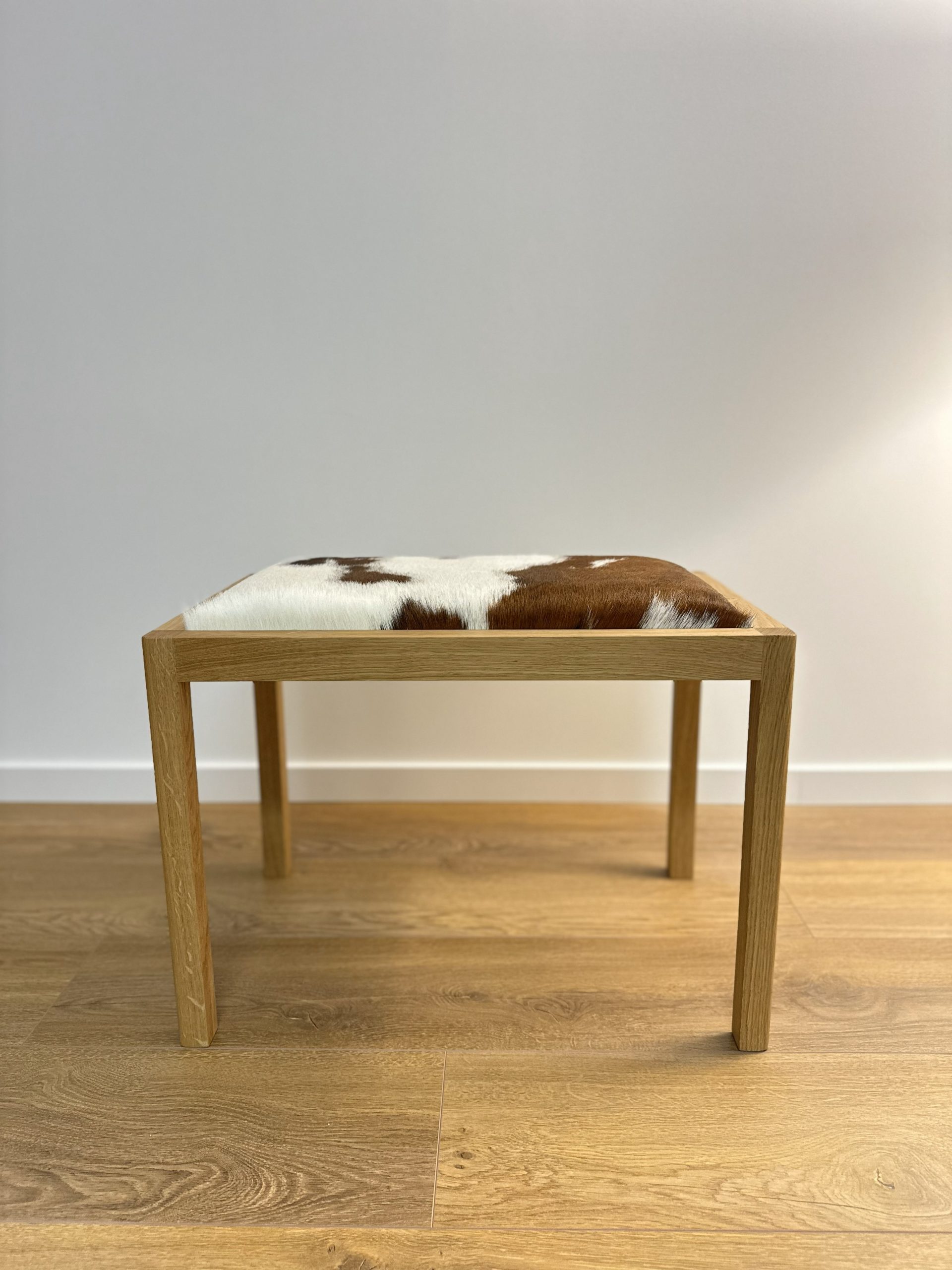 TABOURET BOIS CHENE ET PEAU DE VACHE